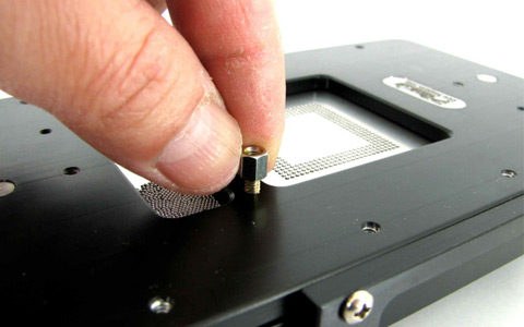 Turn gate screw to isolate excess spheres